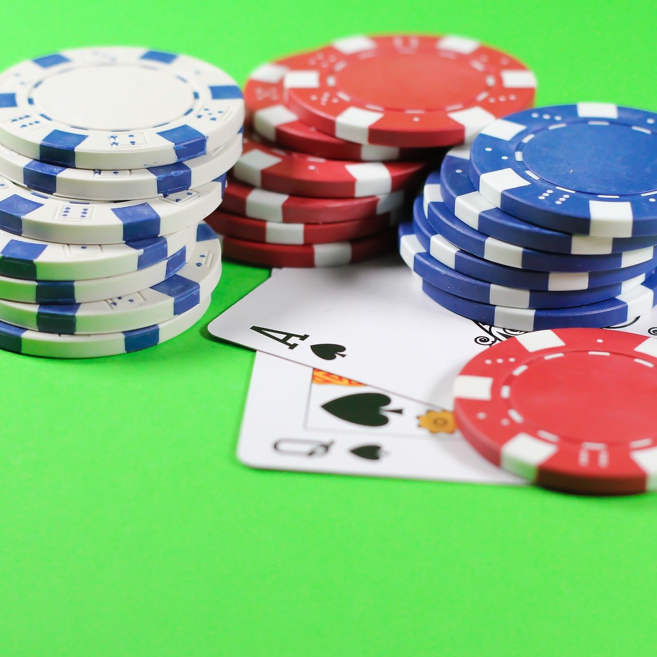 innwe8 ကာစီနို မိုဘိုင်းဖုန်းဖြင့် Live Casino ကစားနေသောမြင်ကွင်း